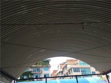 云南昭通12米跨度拱形屋頂車(chē)棚翻新工程